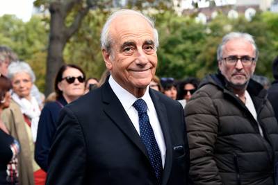 “Jean-Pierre Elkabbach a rendu l’antenne”: stars et politiques multiplient les hommages sur les réseaux sociaux