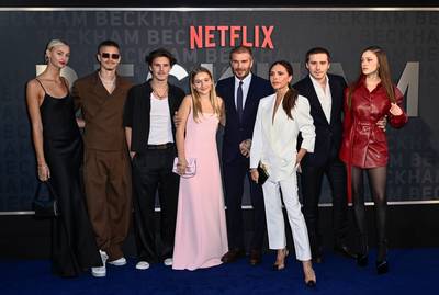 David, Victoria, une Spice Girl et une poignée de stars: du beau-monde à l’avant-première du docu “Beckham”