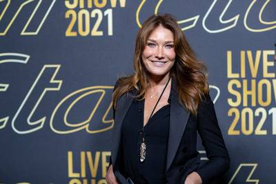 Carla Bruni révèle avoir vaincu un cancer du sein