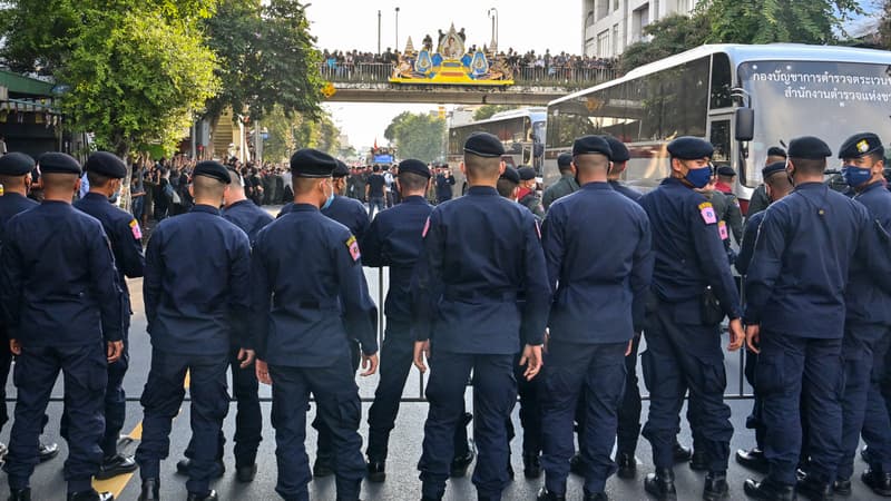 Thaïlande: les policiers sont désormais autorisés à se laisser pousser les cheveux