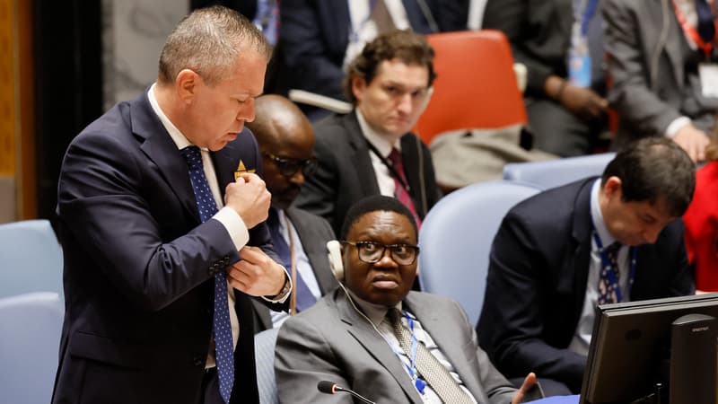 “Never again”: l’ambassadeur israélien à l’ONU porte une étoile jaune lors du Conseil de sécurité