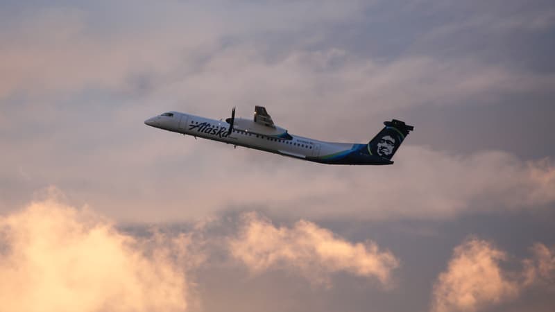 Un Américain inculpé de tentative d’homicide pour avoir tenté de couper les moteurs d’un avion en plein vol