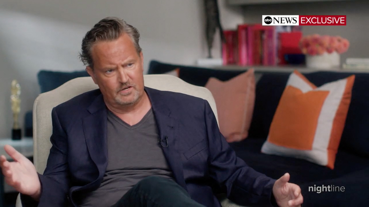 Mort de Matthew Perry : bouffi et hirsute, la dernière apparition crève-cœur de la star de Friends