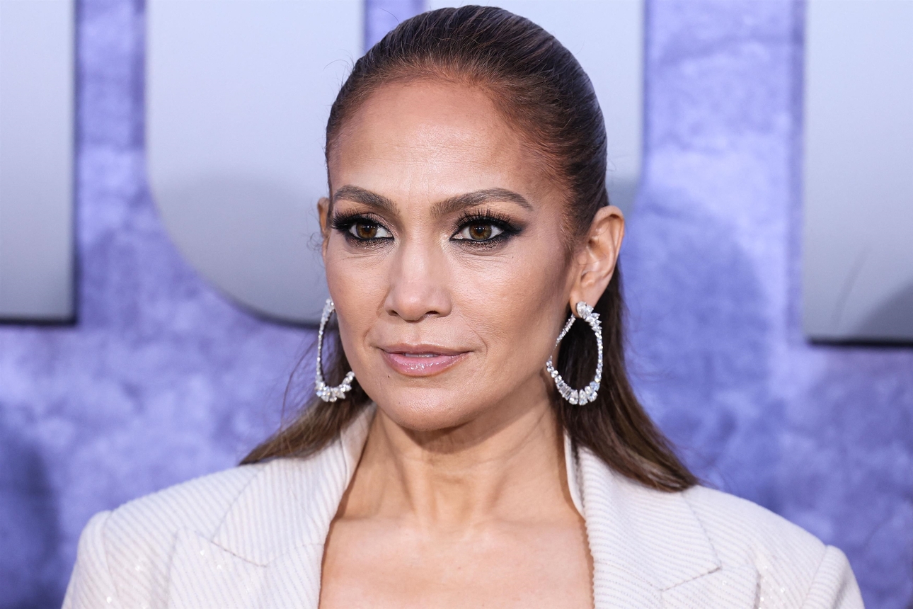 Jennifer Lopez : découvrez l’intérieur de sa spectaculaire villa de Bel-Air vendue à un prix faramineux (Photos)