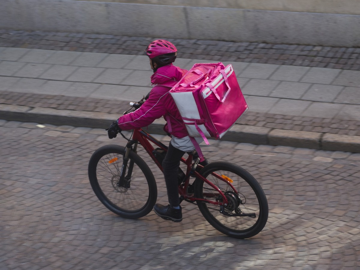 Yvelines : il ouvre nu à son livreur, celui-ci tente de profiter de l'occasion pour le piéger