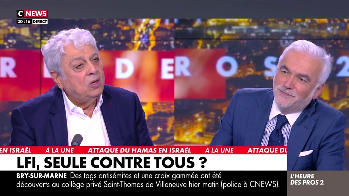 “Vous m’obligez à dire…” : Enrico Macias totalement en roue libre, Pascal Praud secoué par ses propos