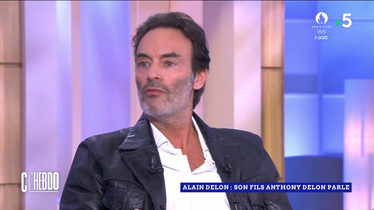 “Cachés dans un placard de sa salle de bain…” : cette nouvelle accusation d’Anthony Delon au sujet d’Hiromi Rollin