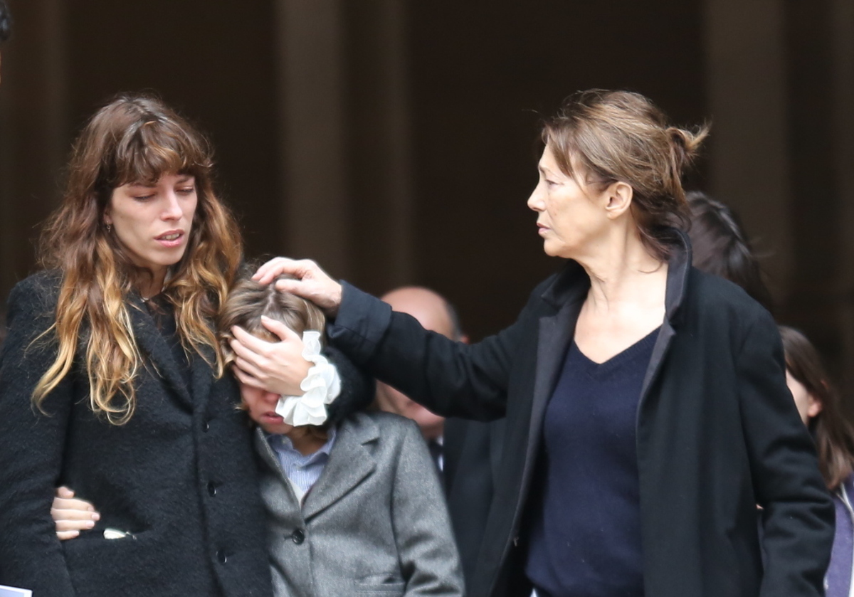 Jane Birkin : ses derniers mois compliqués, Lou Doillon coincée “dans l’antichambre de la mort”