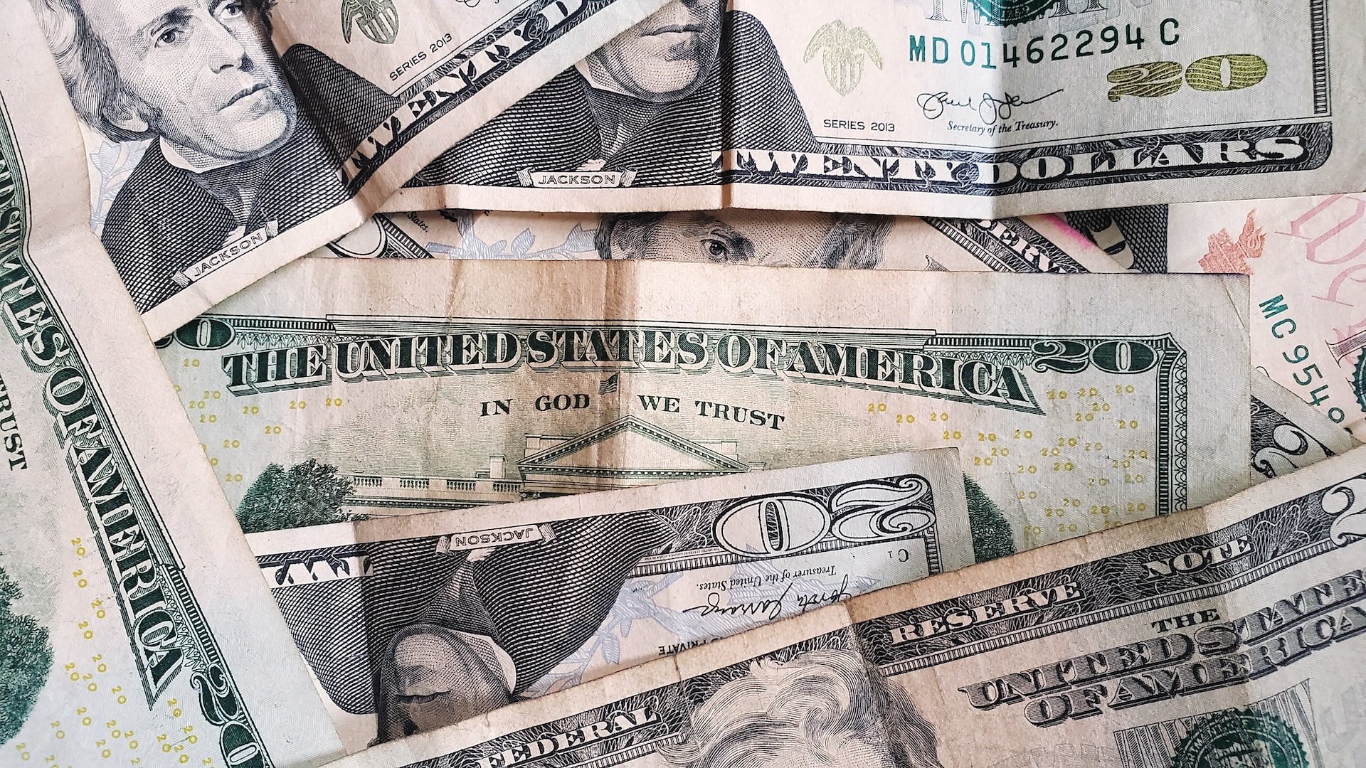 Une jeune mère lance une collecte pour financer les obsèques de son bébé, la vérité derrière le drame est abjecte