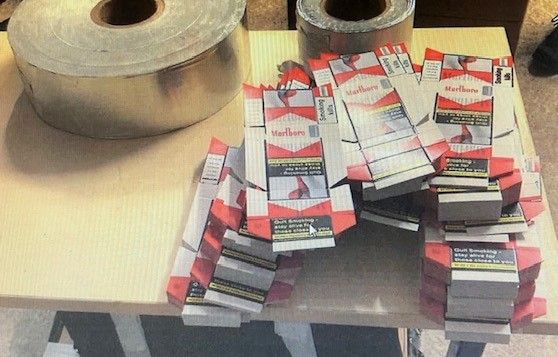 Toulouse : 571 kg de tabac retrouvés dans une usine clandestine de fabrication de cigarettes