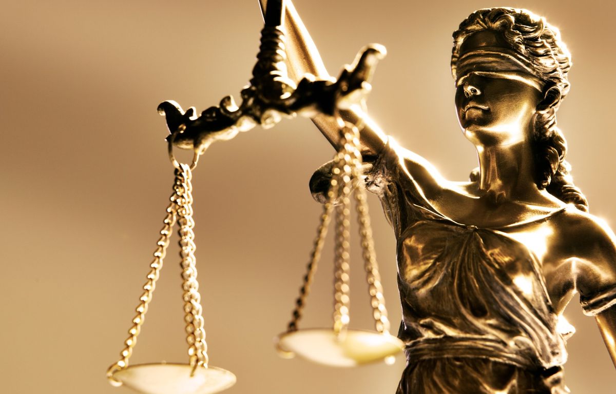 Incarcéré pour deux meurtres et un viol commis en Isère en 1993, il clame son innocence et réclame sa liberté