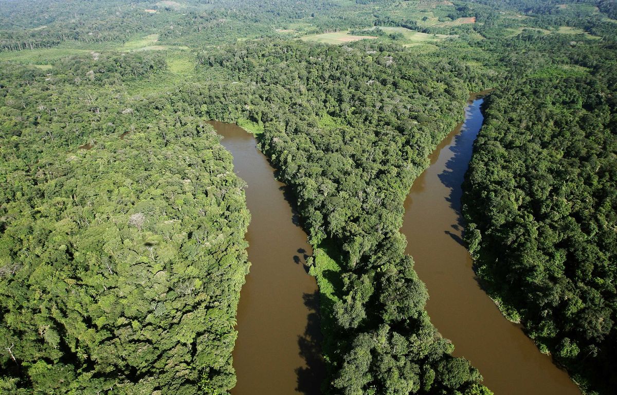 Une pirogue chavire sur un fleuve en Guyane, un quatrième enfant retrouvé mort