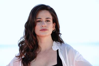 “Tu me rends fou, je vais te violer”: Lucie Lucas raconte les violences subies en tournage