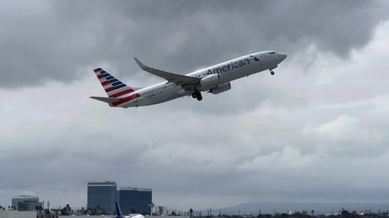 Un membre de l’équipage cache une caméra dans les toilettes, une plainte déposée contre American Airlines