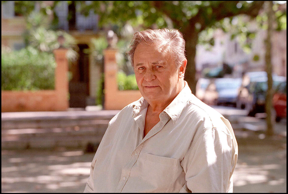 Roger Hanin : pourquoi il est impossible de se recueillir sur sa tombe en France