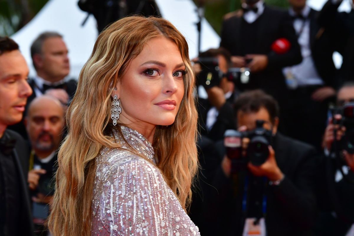 Caroline Receveur atteinte d’un cancer : ces photos qui en disent long sur son combat