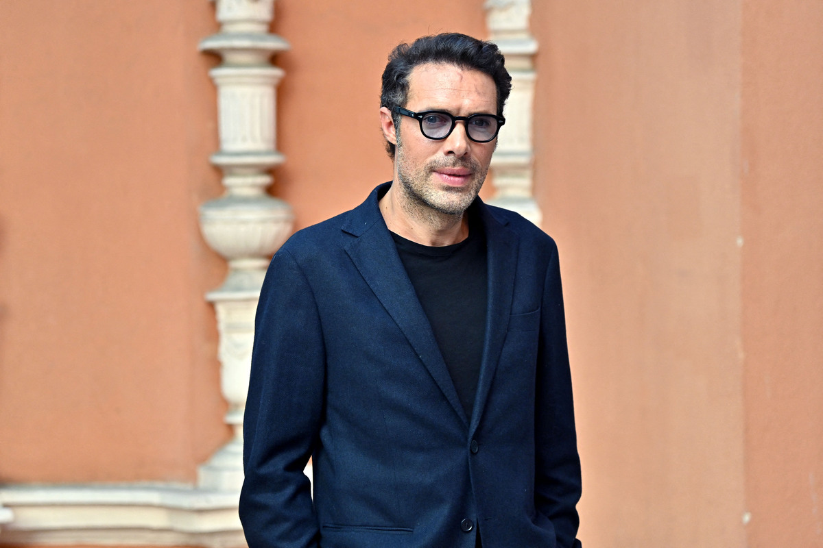 Nicolas Bedos accusé d’agressions sexuelles : “un baiser dans le…”, la procédure prend une nouvelle ampleur