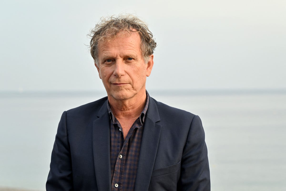 Charles Berling : à son tour, l’acteur présente ses excuses après avoir signé la tribune pour Gérard Depardieu