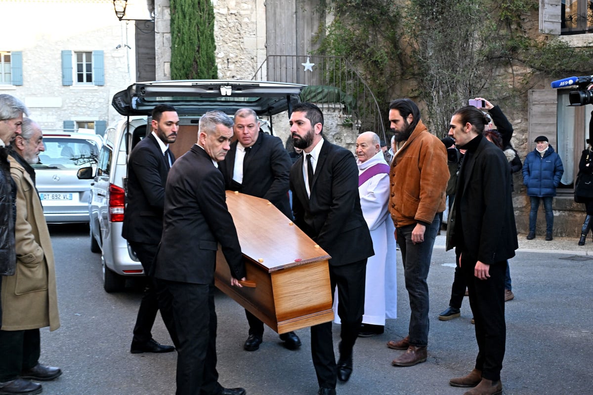 Obsèques de Guy Marchand : ses enfants Jules et Ludivine et ses deux ex-femmes bouleversés lui disent adieu