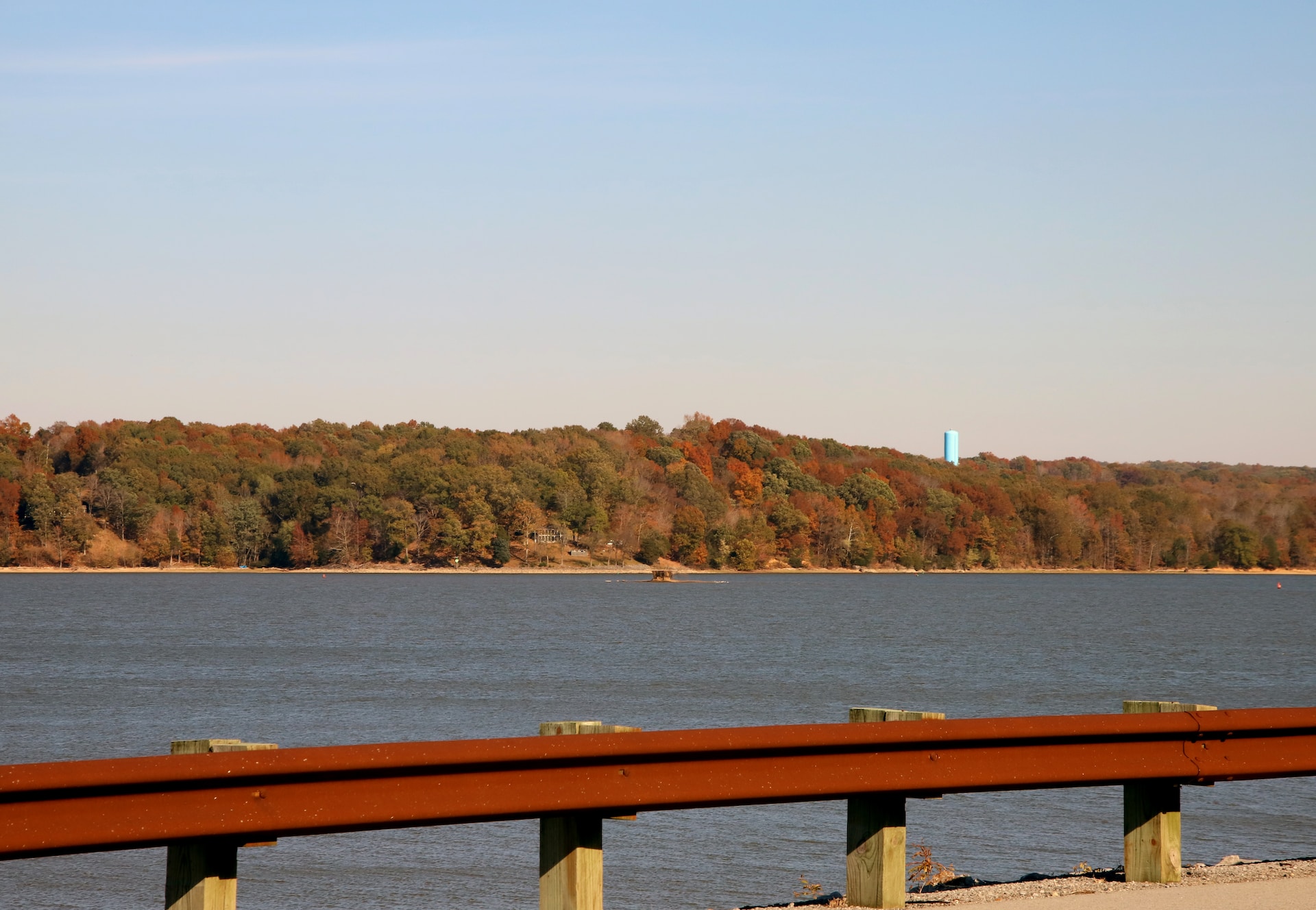 Un cadavre retrouvé enchaîné dans un lac retrouve son identité un quart de siècle plus tard