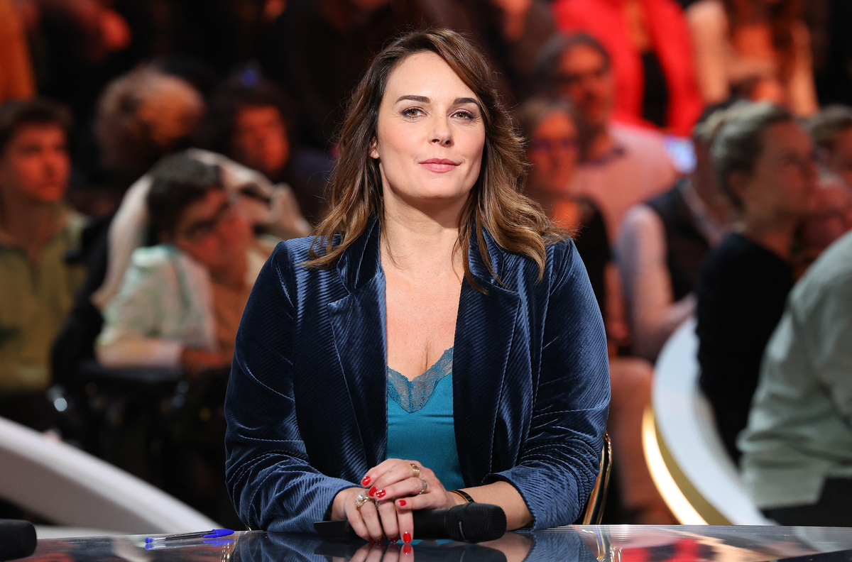 Julia Vignali : “Je ne trouve pas ça moderne”, elle joue cartes sur table au sujet de son couple avec Kad Merad
