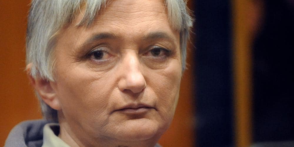 Monique Olivier : sa réaction insoutenable aux images glaçantes de l’autopsie de Joanna Parrish diffusées au procès