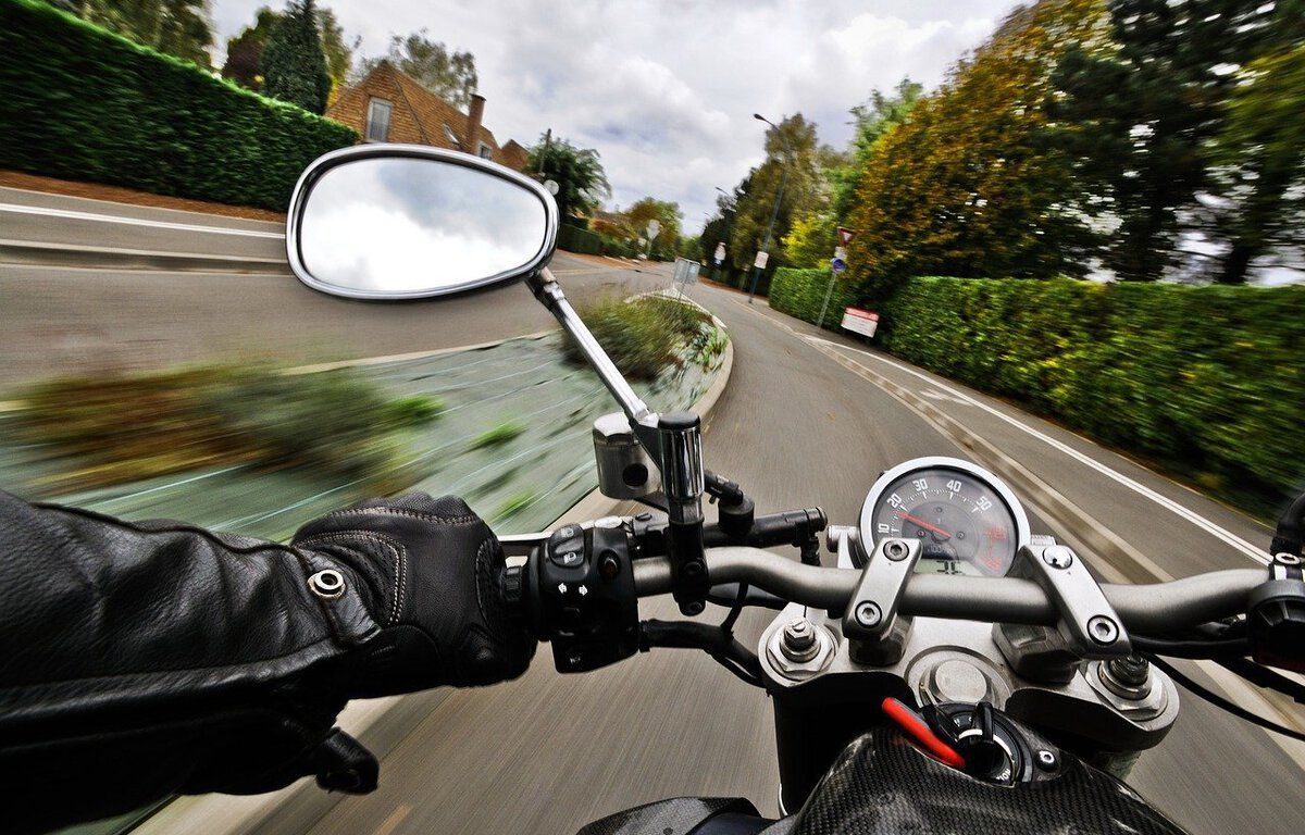 Toulouse : Une moto percute un terre-plein, deux personnes en urgence absolue