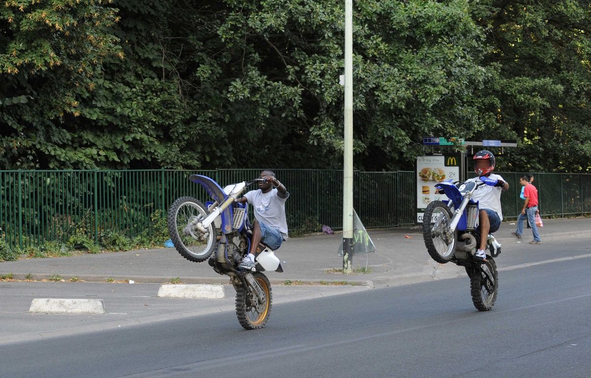 Loire : Un maire agressé par un père de famille en voulant stopper un rodéo de motos