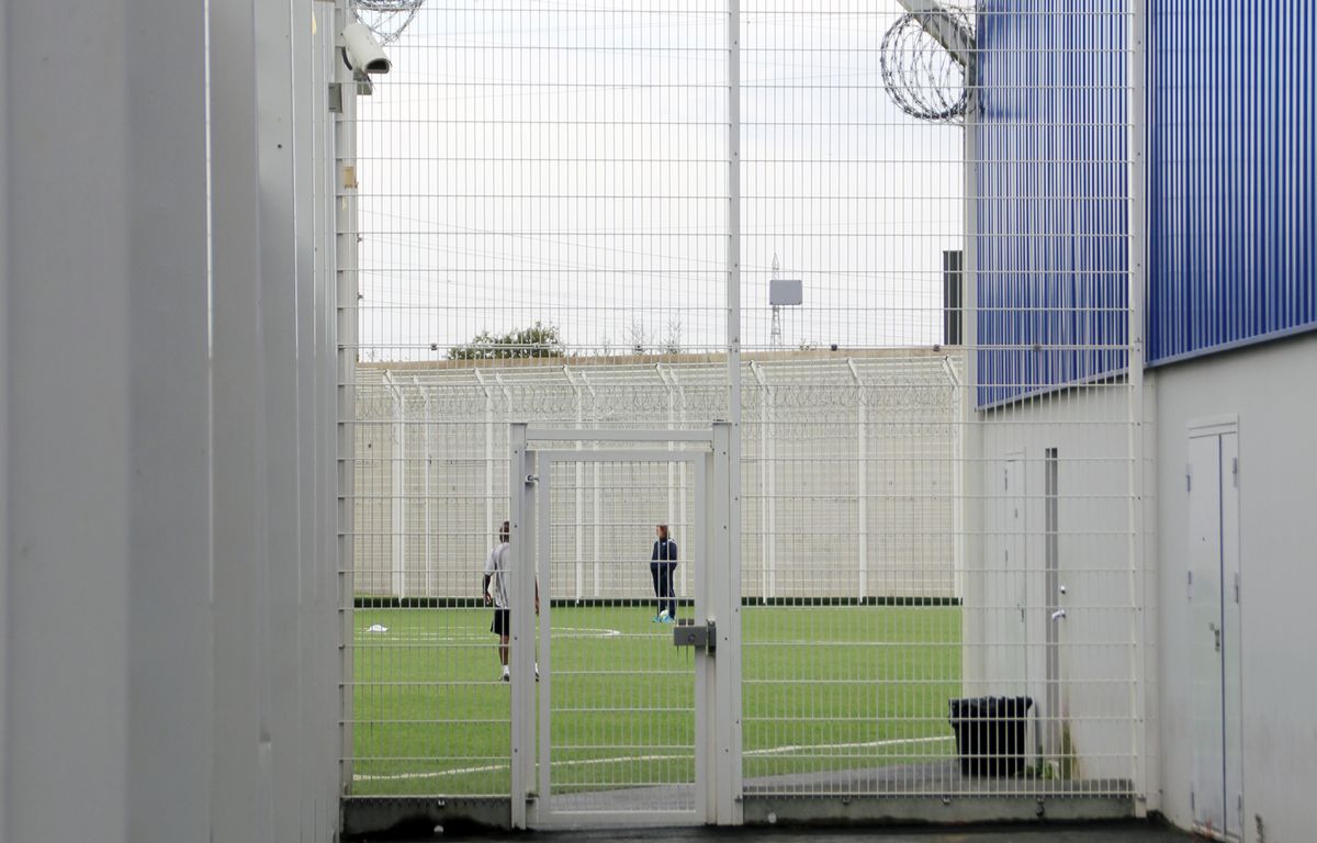 Brest : Du steak, du fromage à burger et un gros couteau découverts dans la prison