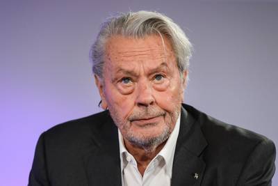 Alain Delon n’a pas perdu sa lucidité, réagit son avocat
