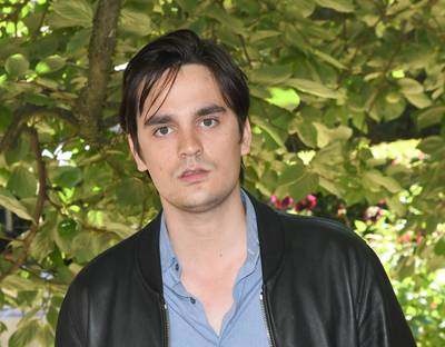 “Tu as ouvert la boîte de Pandore”: Alain-Fabien Delon rentre dans la danse et publie un enregistrement d’Anouchka Delon