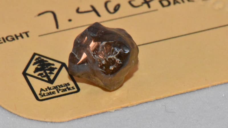“Une histoire à peine croyable”: un Français trouve un diamant rare lors d’un voyage aux États-Unis