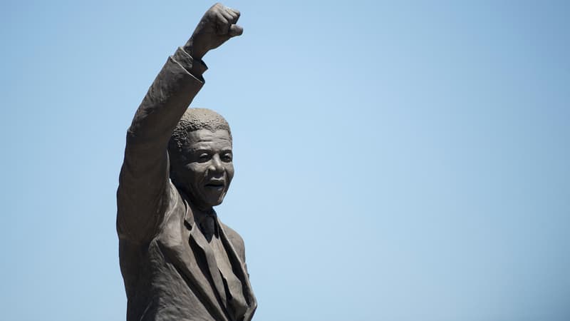 Une vente aux enchères d’objets de Mandela prévue à New York suspendue après l’opposition de l’Afrique du Sud