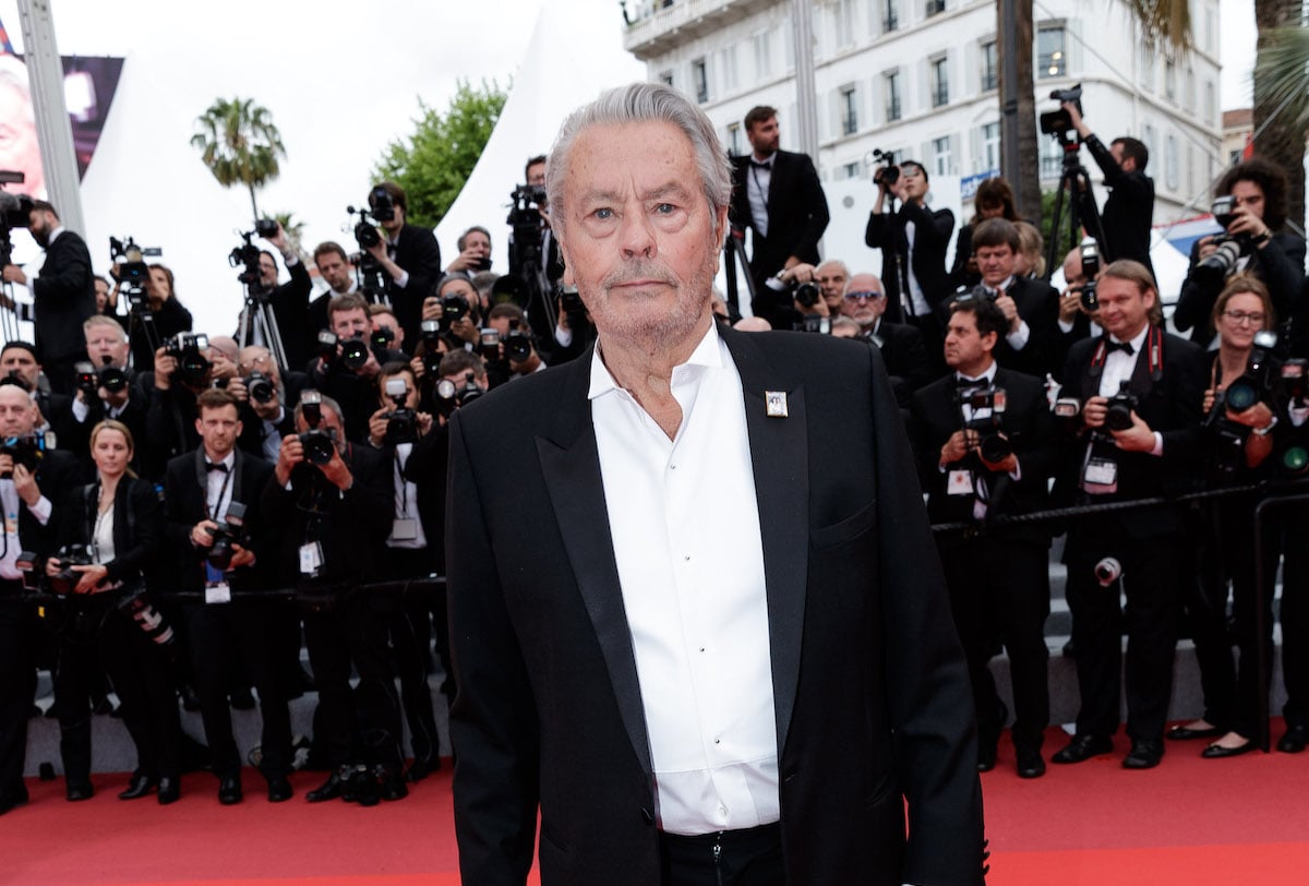Affaire Alain Delon : “Courage à toi et…”, cette réaction dans le clan Hallyday qui surprend