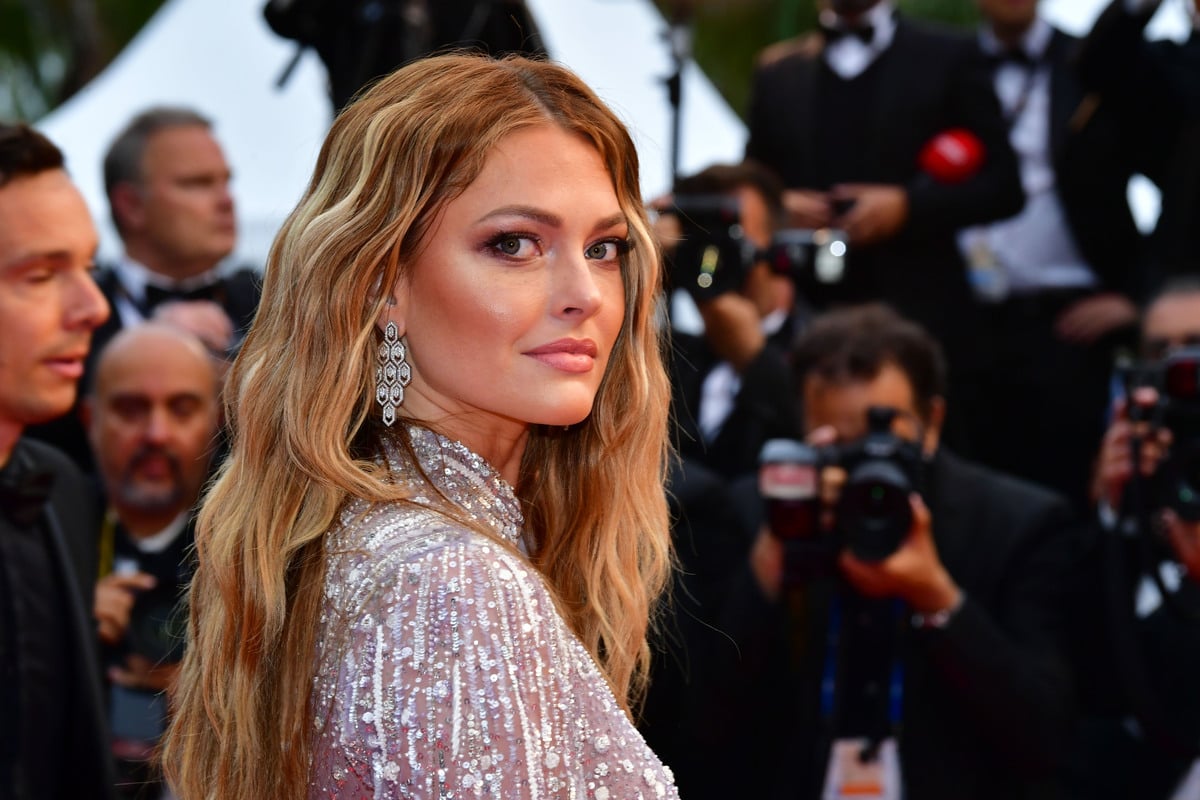 Caroline Receveur : elle dévoile le premier message d’approche d’Hugo Philip pour fêter leur 7 ans