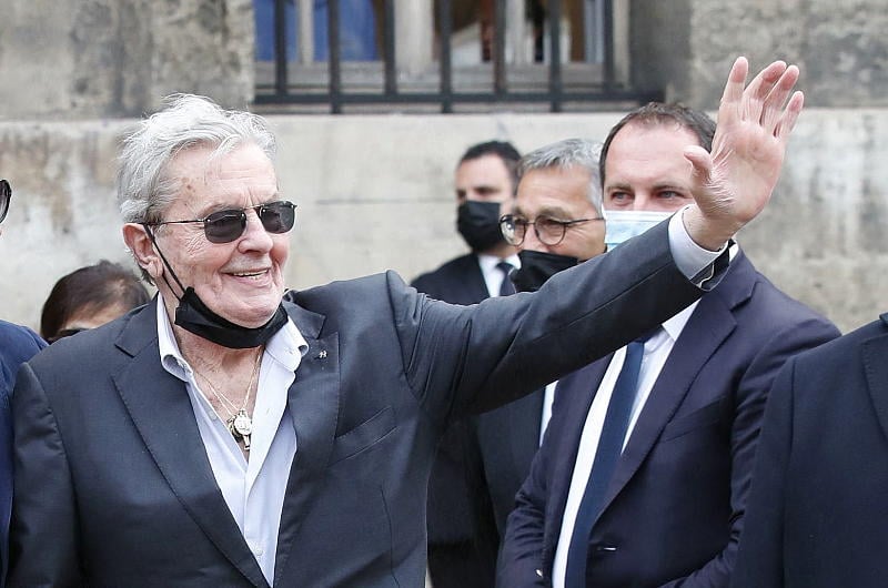 Alain Delon : la réponse au bazooka du compagnon d’Anouchka aux terribles accusations d’Anthony Delon