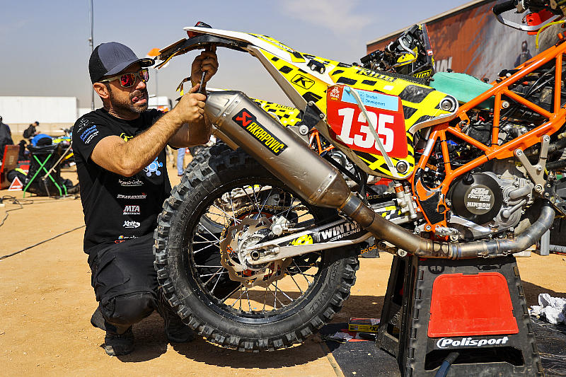 Carles Falcon : le pilote espagnol trouve la mort tragiquement à 45 ans sur le Dakar 2024