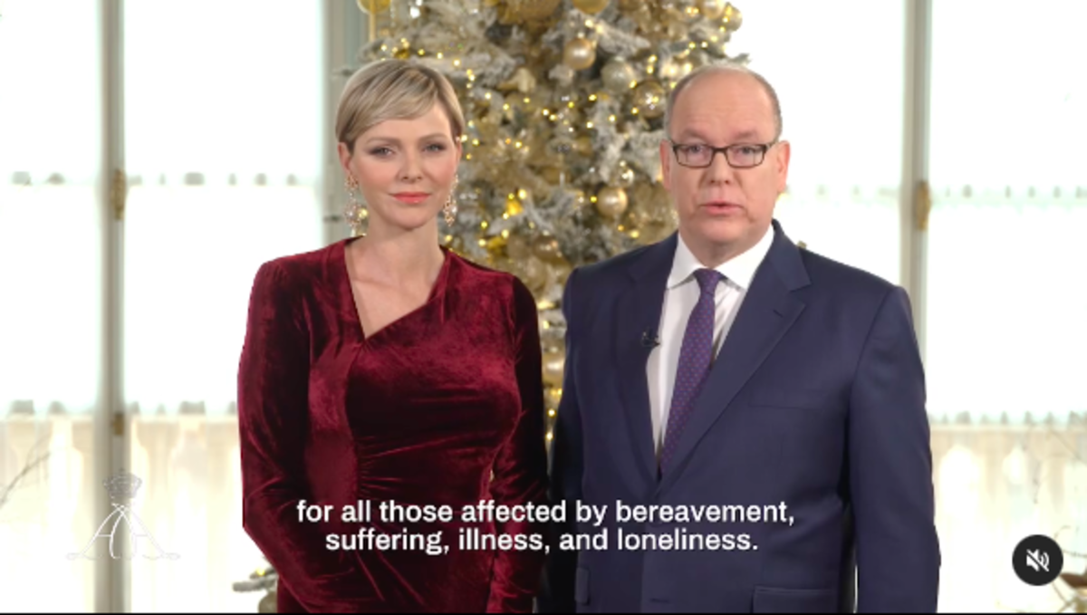 Charlene de Monaco : sa robe asymétrique en velours fait mouche lors des voeux aux côtés du prince Albert