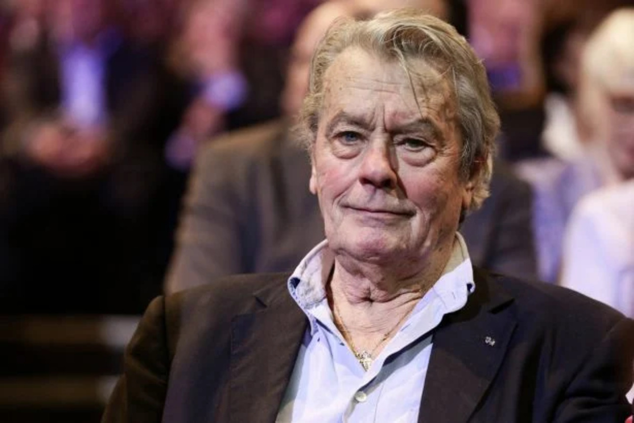 Affaire Alain Delon : “Une voix écrasée”, ce dernier coup de fil avec l’acteur qui a alarmé Hiromi Rollin