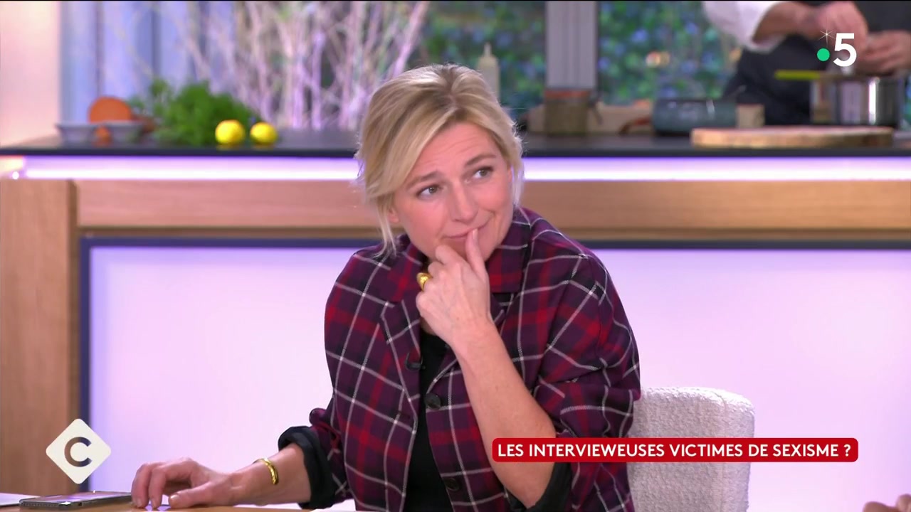 “Une fois par semaine” : Léa Salamé surprise par ce qu’Anne-Élisabeth Lemoine subit dans C à vous