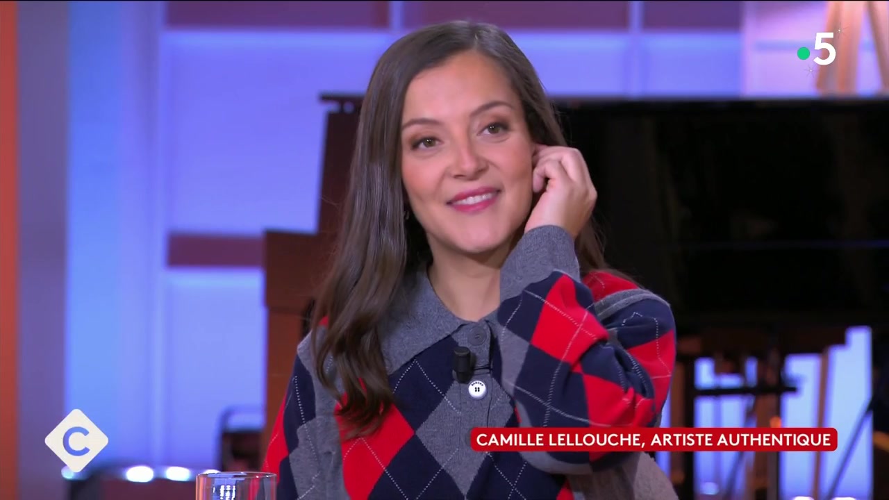 Camille Lellouche épanouie : “j’ai rencontré l’amour”, son beau message au père de sa fille Alma dans C à vous