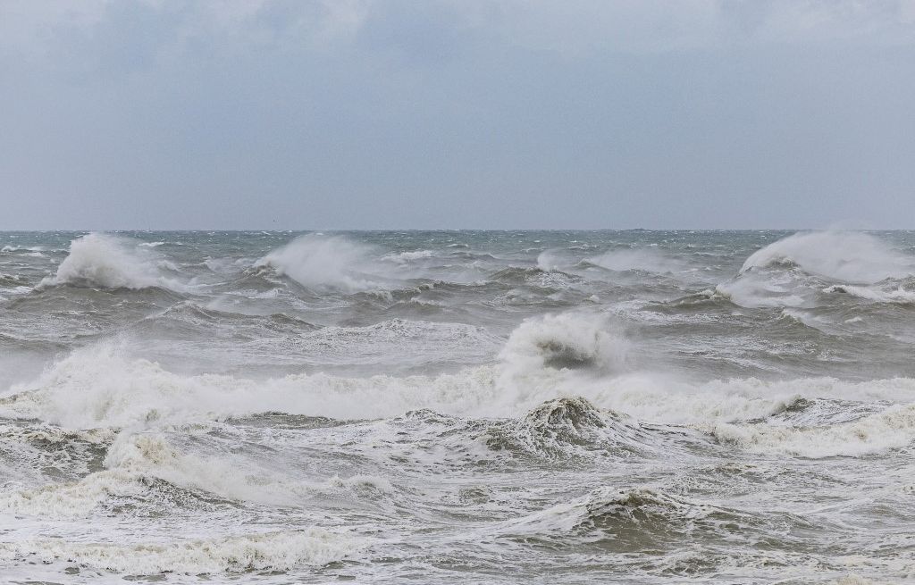 Manche : Deux personnes âgées piégées par la marée meurent noyées