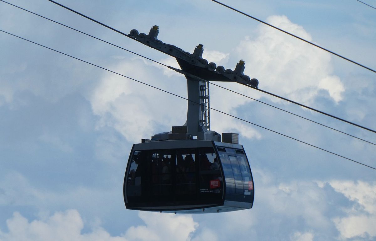 Colombie : Une cabine du téléphérique de Medellin chute soudainement, un mort et neuf blessés