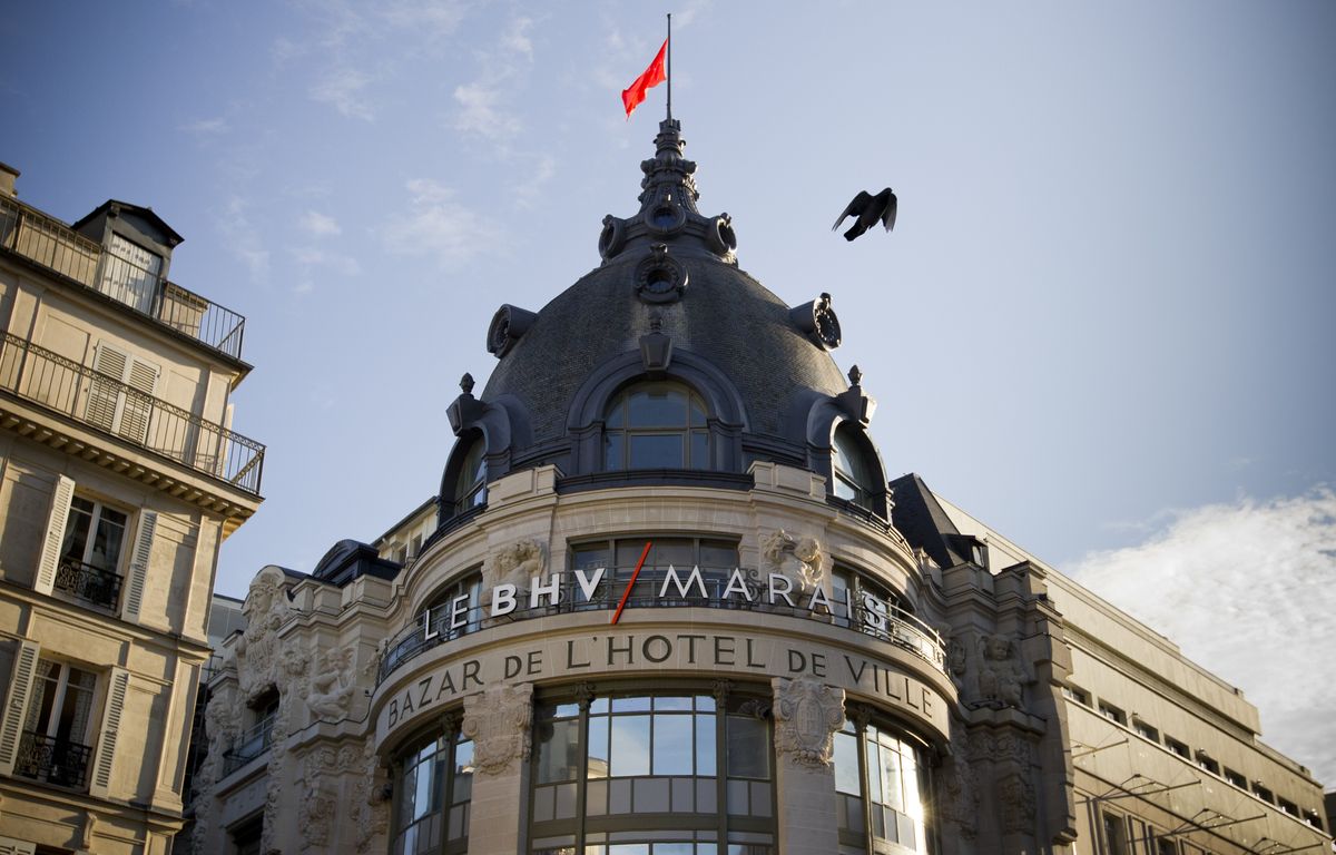 Un incendie en cours dans le centre de Paris, sept blessés dont un en ugence absolue