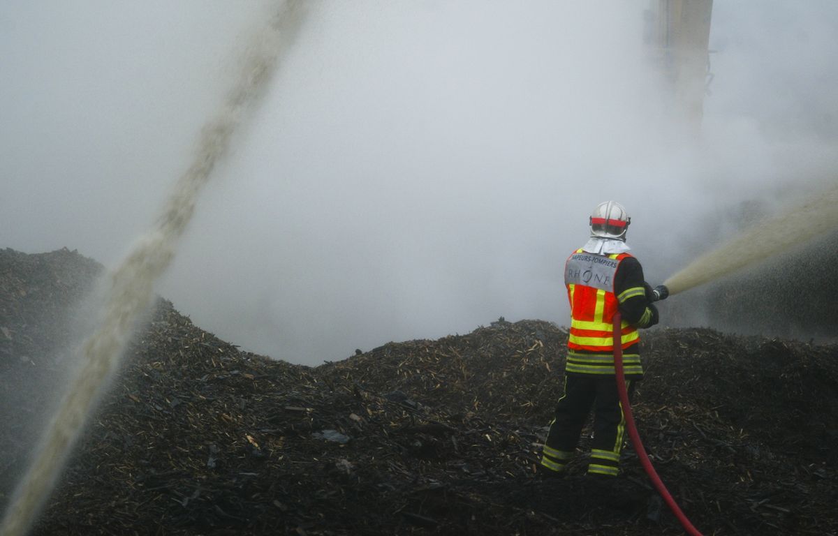 Lyon : Incendie spectaculaire dans une concession automobile, la piste criminelle privilégiée