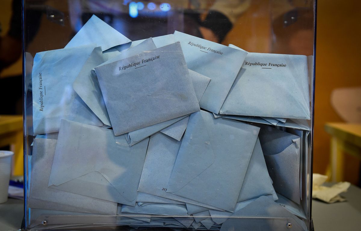 Législatives 2024 : Incapable de dépouiller les votes, un retraité alcoolisé est emmené par la police du Val-de-Marne