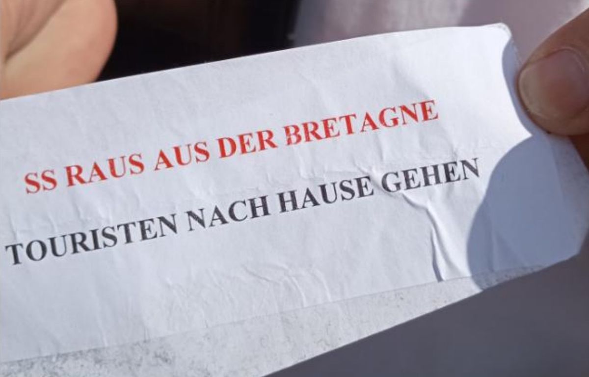 Bretagne : « SS quittez la Bretagne »… Des touristes allemands visés par des autocollants injurieux à Douarnenez