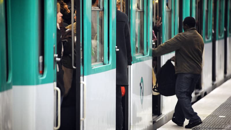 Paris la station de métro ChampsÉlyséesClémenceau ferme ce jeudi