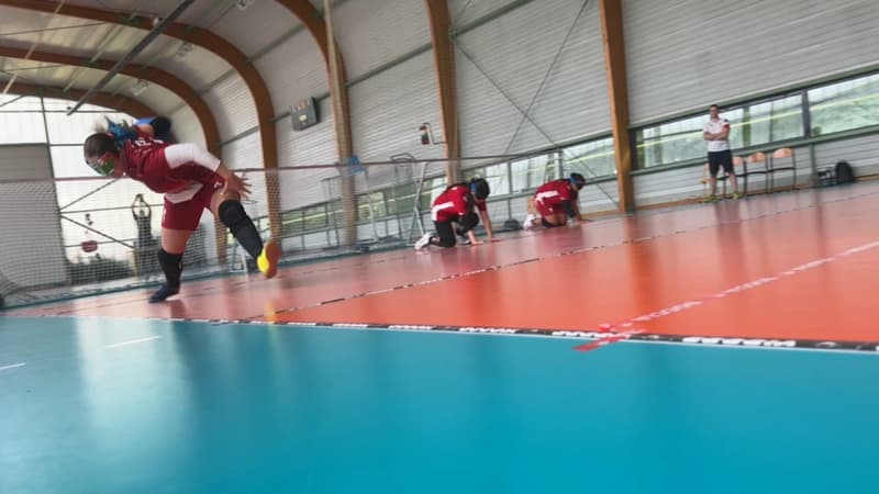 Jeux paralympiques: après les basketteurs, l’équipe de France de goalball s’entraîne au Creps de Wattignies