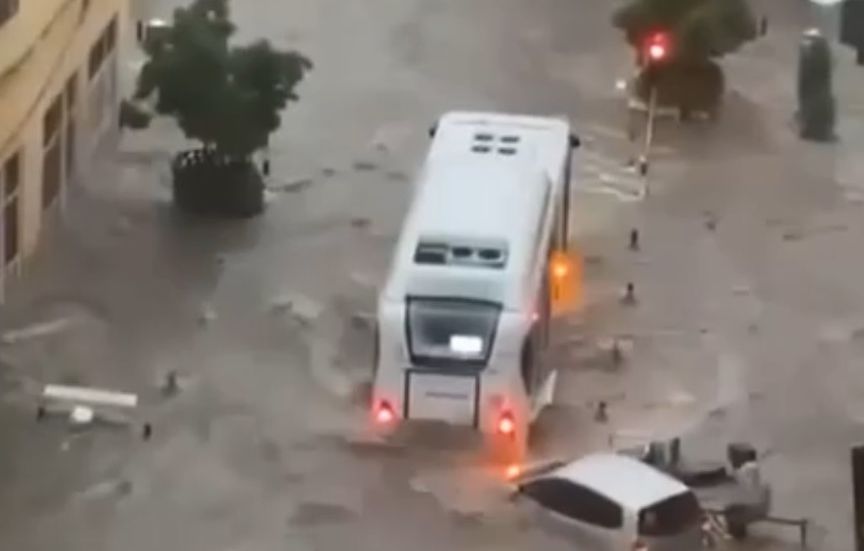 Inondation à Cannes : Les orages submergent routes, voitures et surprennent les habitants